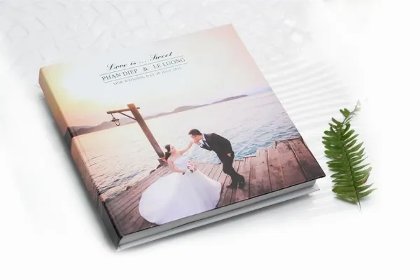 Bìa photobook ngày càng đa dạng về chất liệu