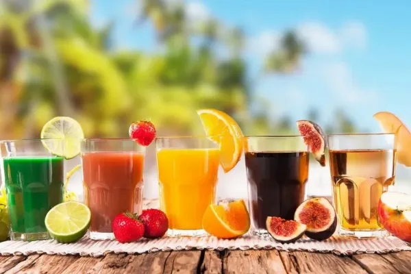 Hình nền nước ép trái cây tươi mát, hình nền lý tưởng cho ngày hè sảng khoái