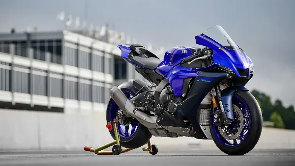 Hình nền Yamaha R1 đen trắng