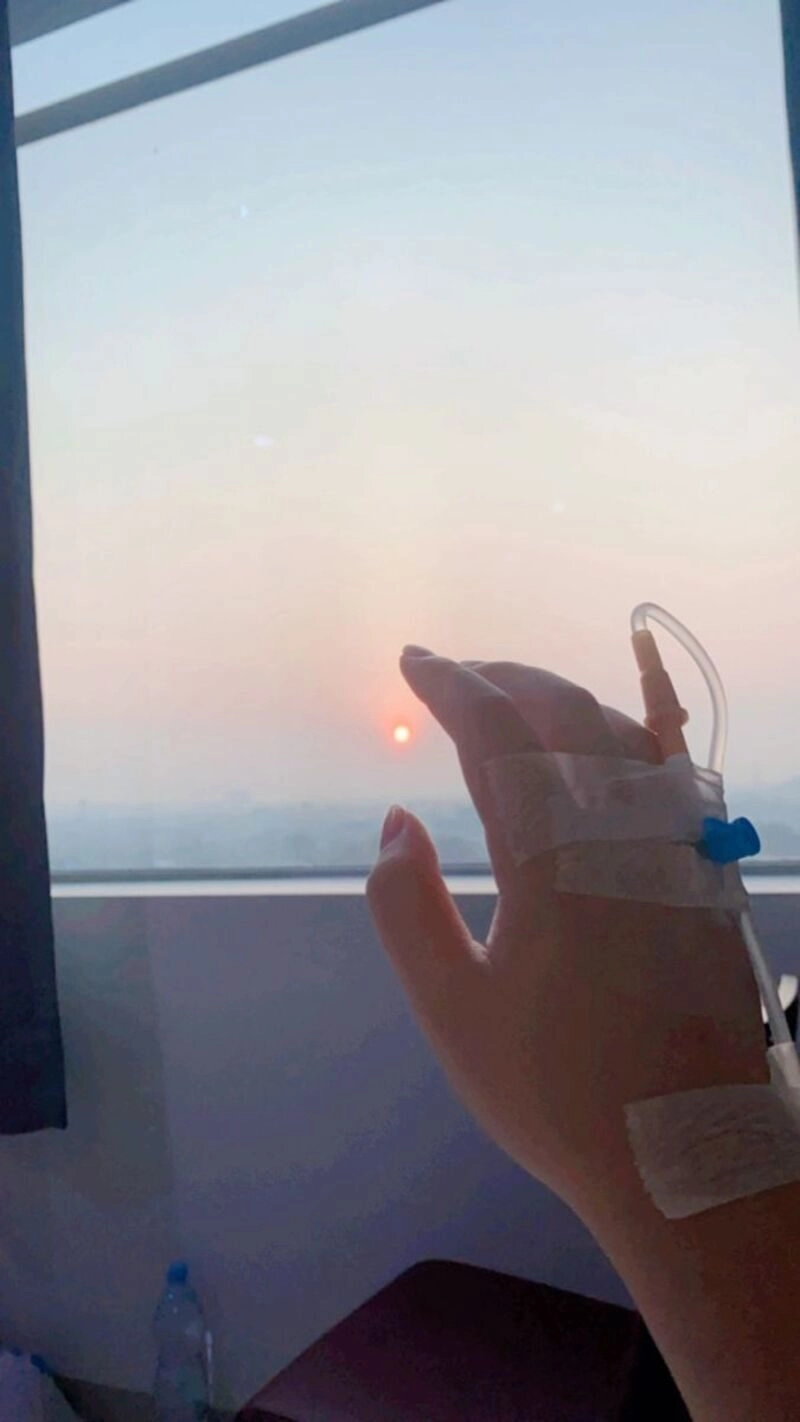 1001+ Hình truyền nước biển ảnh nằm viện chụp tay THẬT NHẤT 15 ảnh nằm viện chụp tay nữ