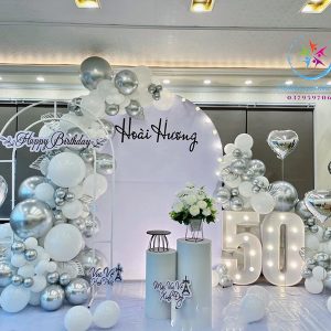 Trang trí sinh nhật sếp tổng SN186 4 trang tri sinh nhat 01082024 7 300x300 10