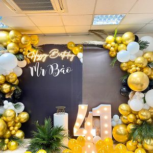Trang trí sinh nhật sếp tổng SN186 5 trang tri sinh nhat 19082024 1 300x300 13